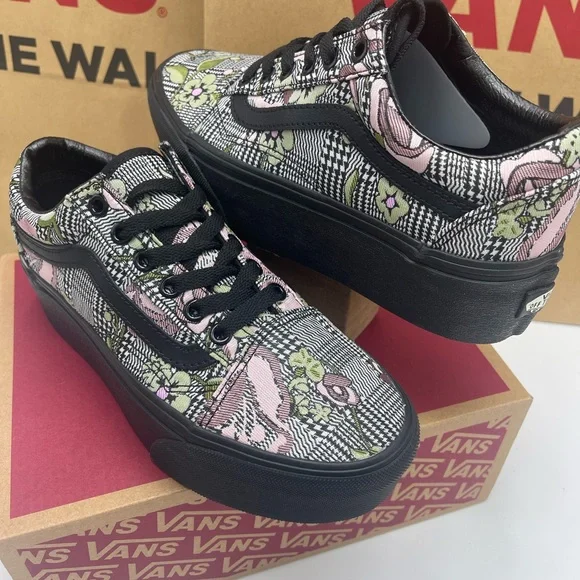 Vans Women's Old Skool Stackform Platform Sneakers
Tapestry Floral B
VN0009PZBM8 - Picture 9 of 16